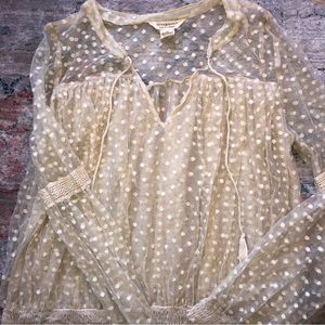 Adorable tan and textured top